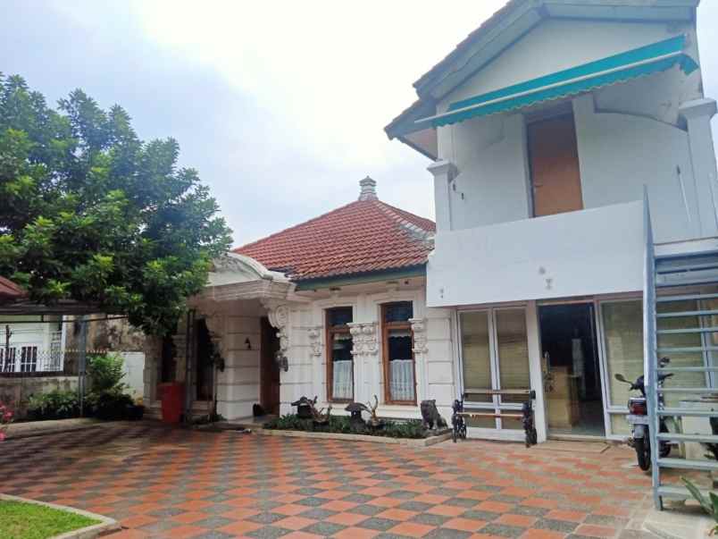 dijual rumah gedung hijau