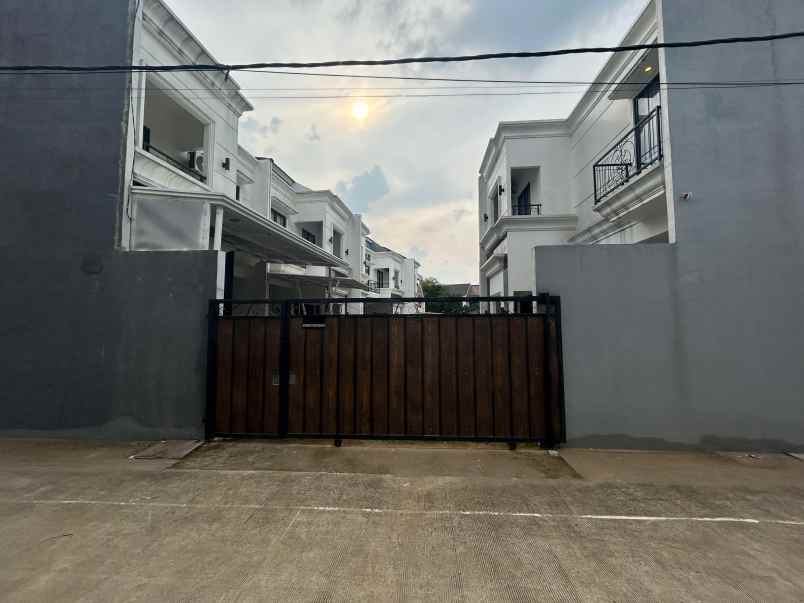 dijual rumah geneve residence cilodong