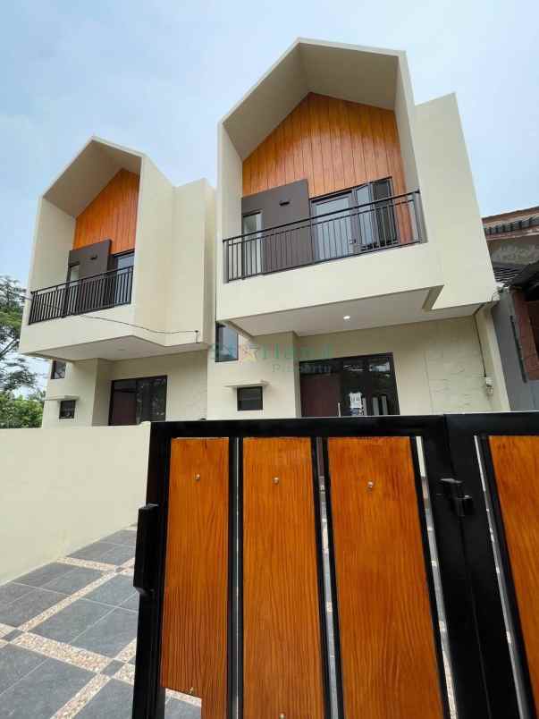 dijual rumah graha raya