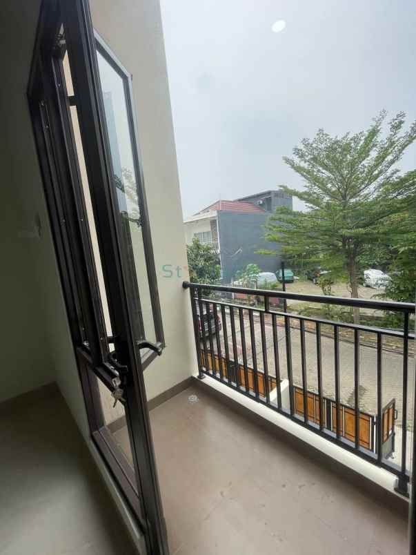 dijual rumah graha raya