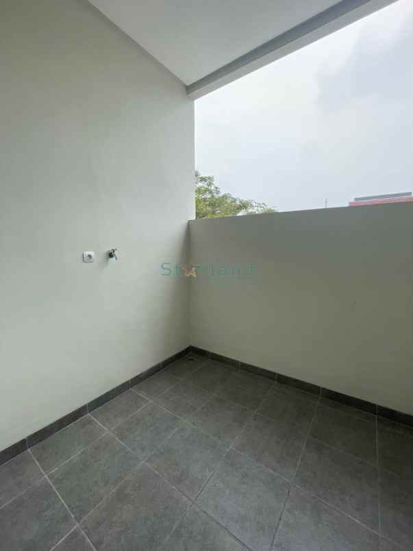 dijual rumah graha raya