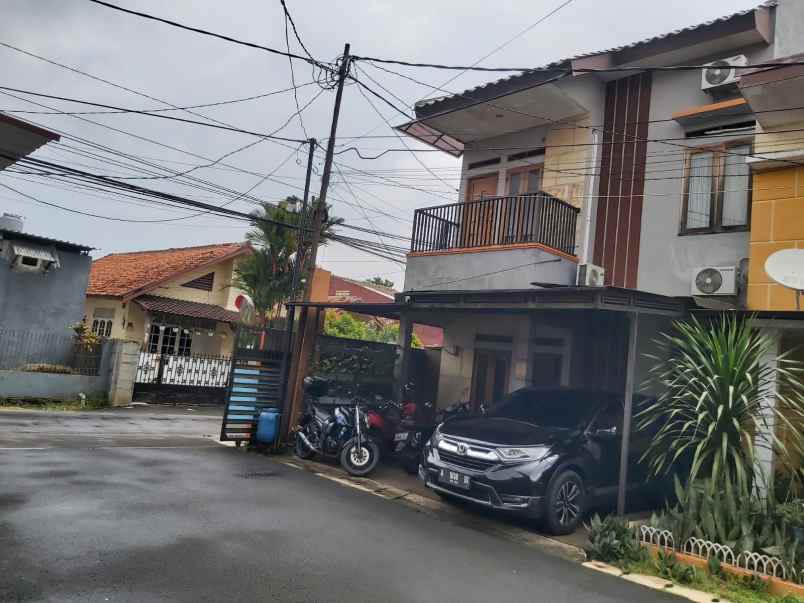 dijual rumah green santika jl kh dehir