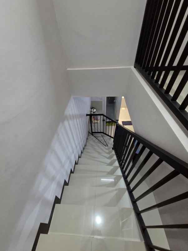 dijual rumah gunung anyar jl modern