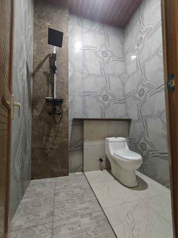 dijual rumah harapan indah