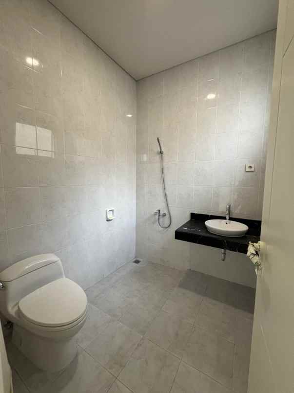 dijual rumah imperial golf pakuwon indah