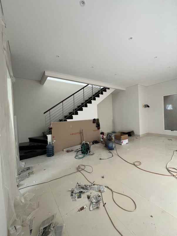 dijual rumah imperial golf pakuwon indah