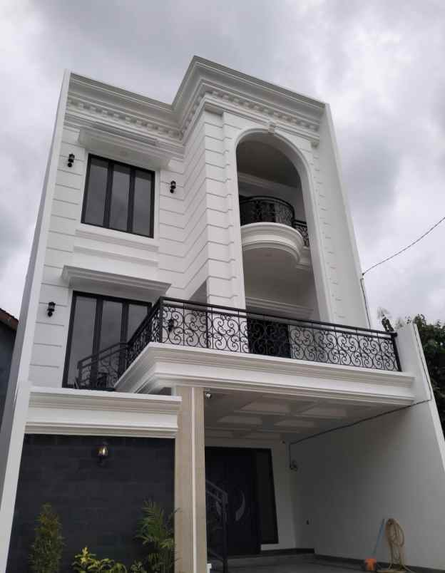 dijual rumah jagakarsa raya jakarta selatan