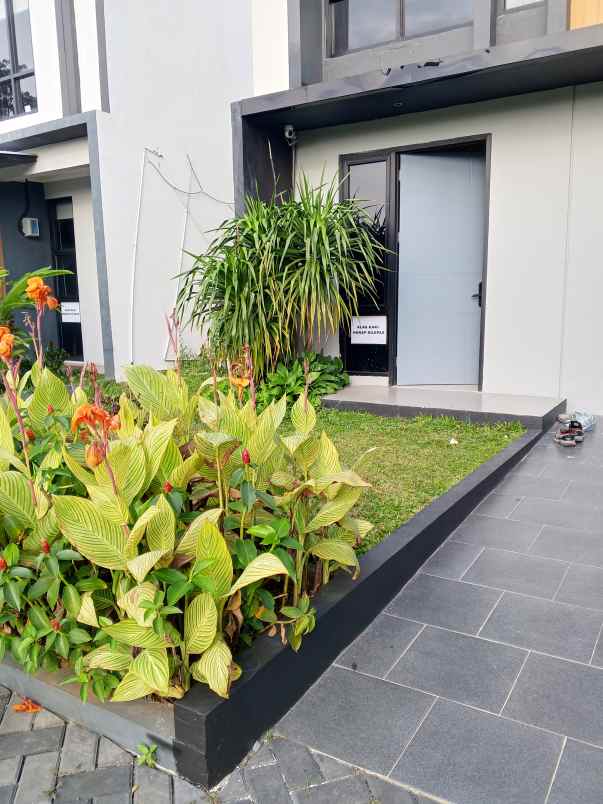 dijual rumah jalan boulavard cikarang