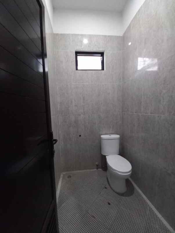 dijual rumah jalan h kocen