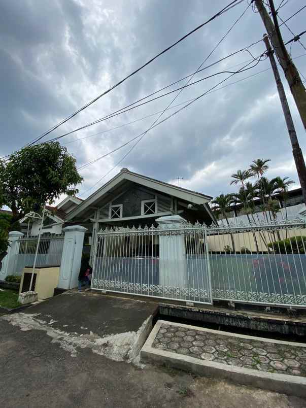 dijual rumah jalan jupiter margahayu raya