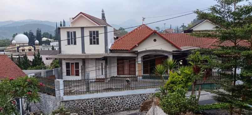 dijual rumah jalan kenanga