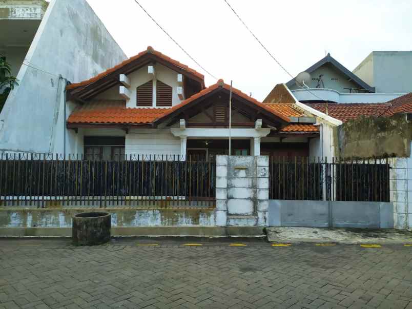 dijual rumah jalan lebak indah