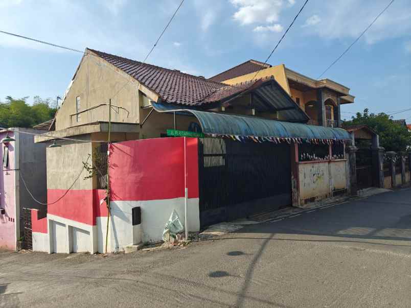 dijual rumah jalan manunggal bakti