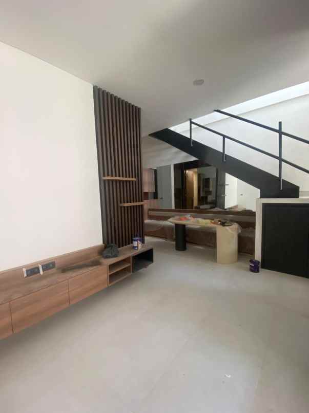 dijual rumah jalan nangka cengkareng