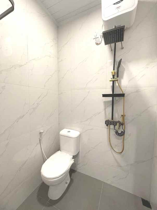 dijual rumah jalan raya arinda pondok aren