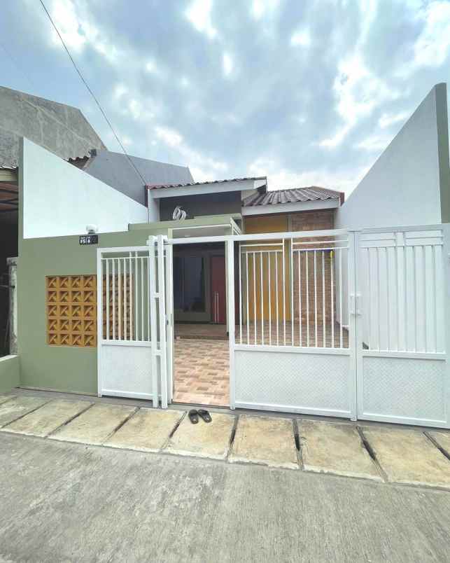 dijual rumah jalan raya arinda pondok aren