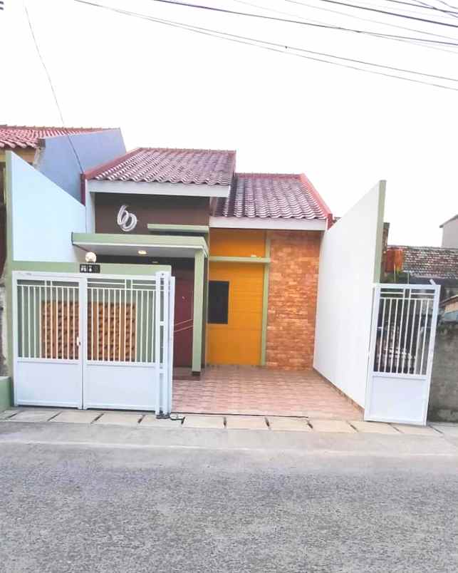 dijual rumah jalan raya arinda pondok aren