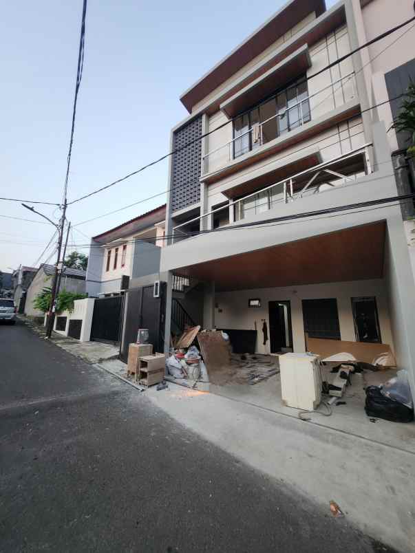dijual rumah jalan raya cilandak