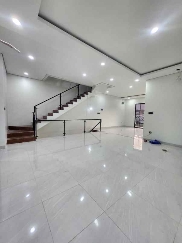 dijual rumah jalan raya cilandak