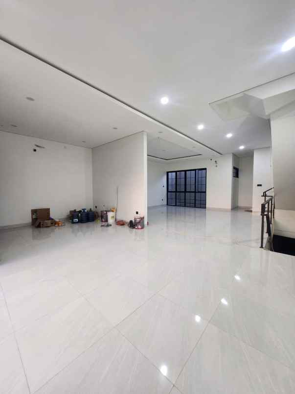 dijual rumah jalan raya cilandak