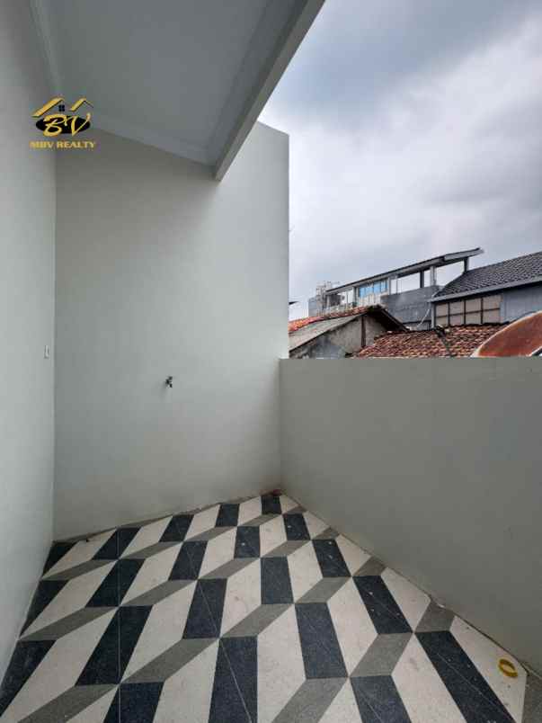 dijual rumah jalan raya jagakarsa