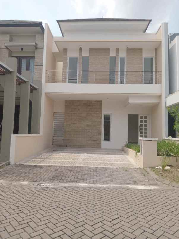 dijual rumah jalan royal residence