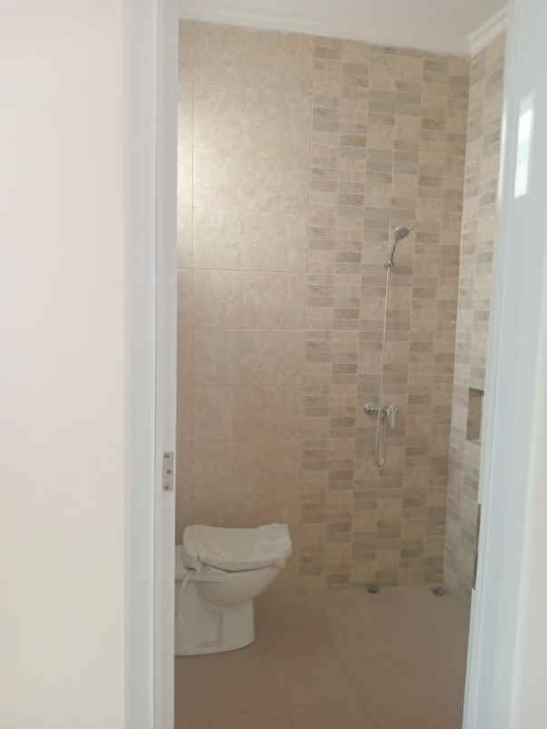 dijual rumah jalan royal residence