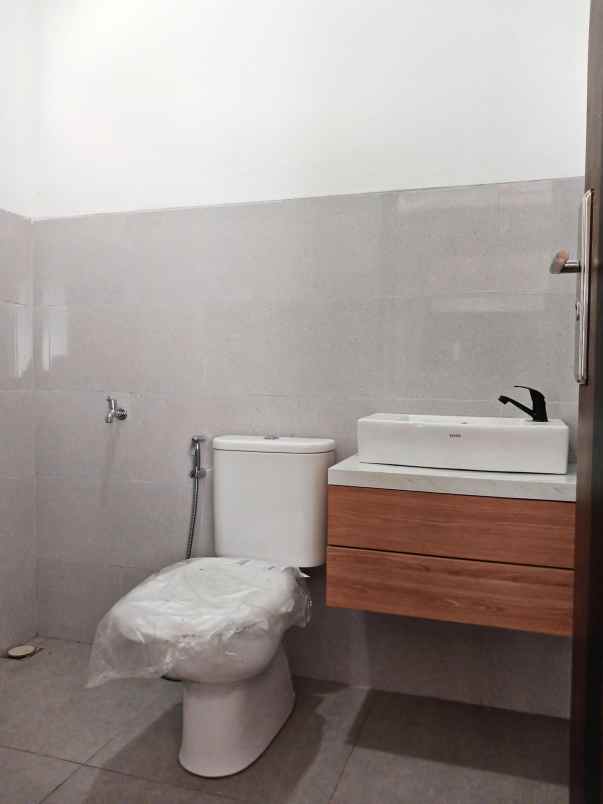 dijual rumah jalan setia mekar tambun