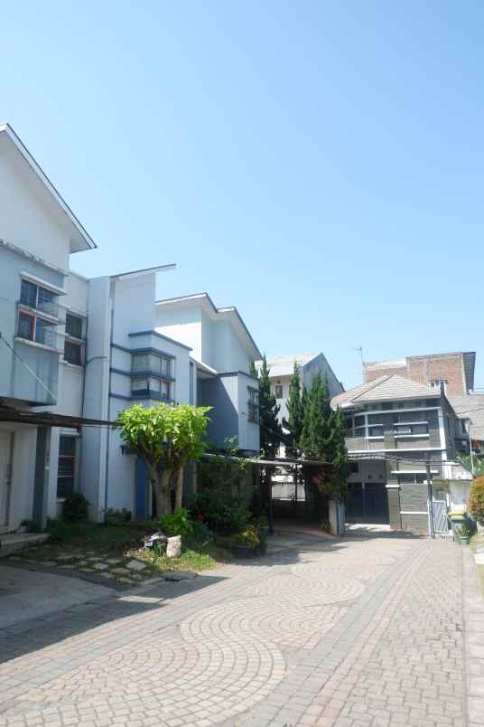 dijual rumah jalan sukajadi atas gg