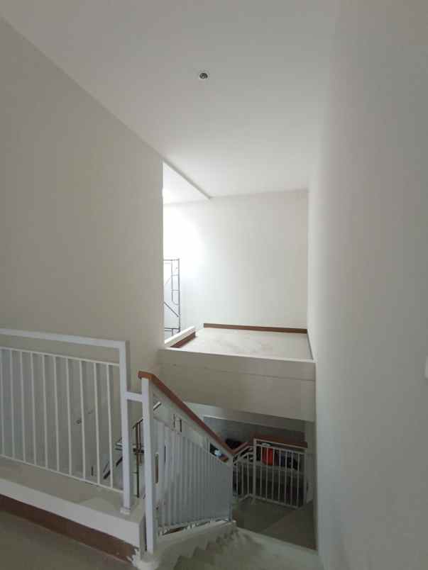 dijual rumah jl babatan