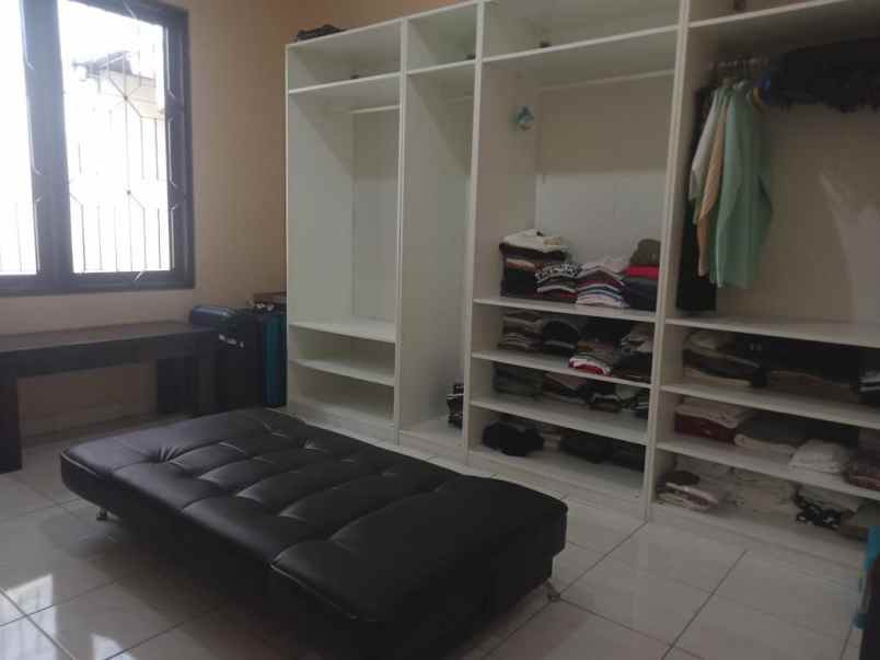 dijual rumah jl benda