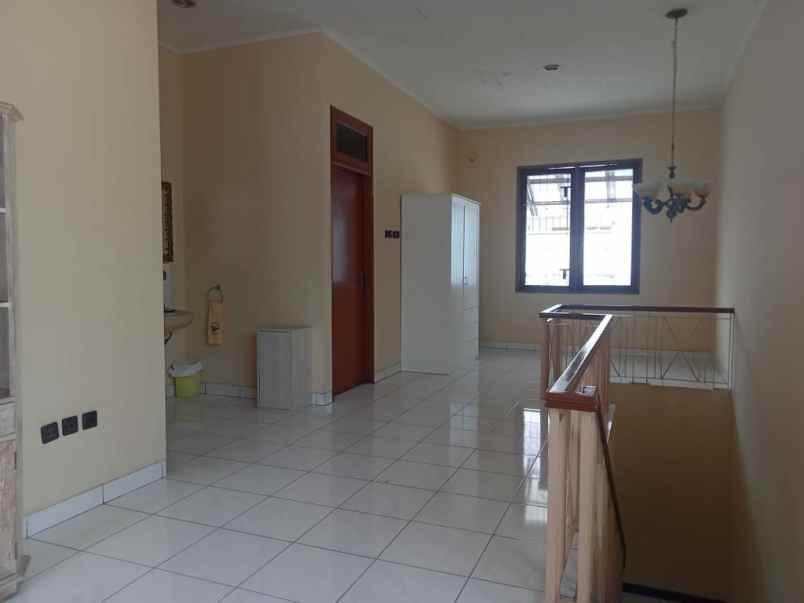 dijual rumah jl benda