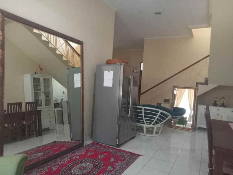 dijual rumah jl benda