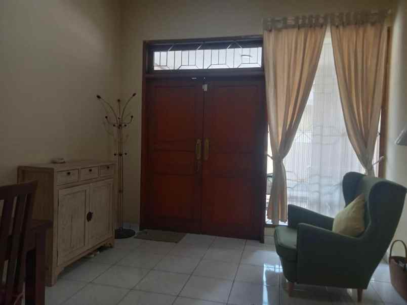 dijual rumah jl benda