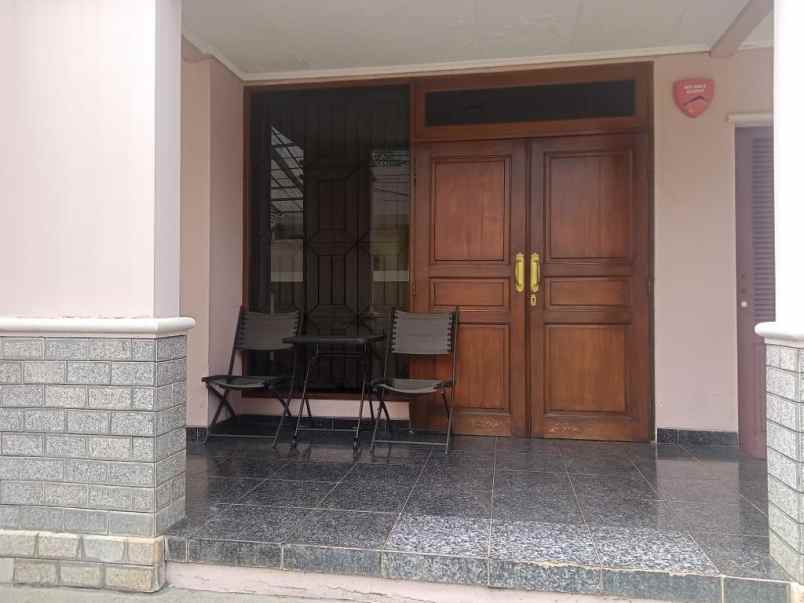 dijual rumah jl benda