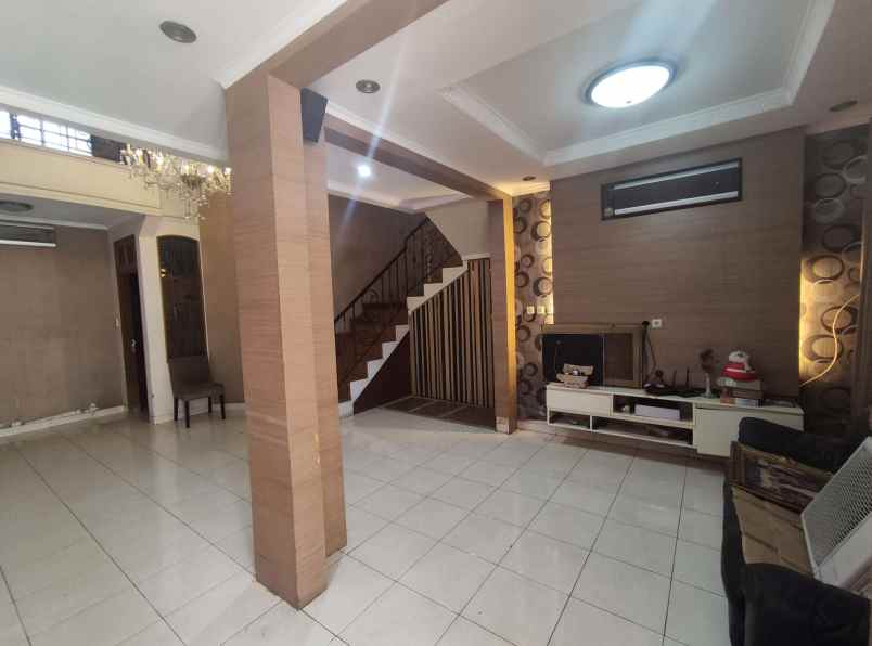 dijual rumah jl bengkulu jakasetia