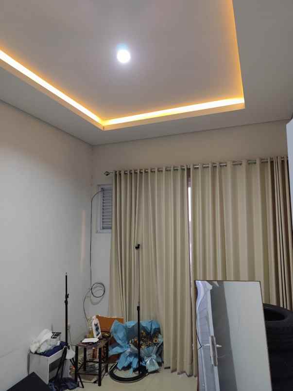 dijual rumah jl cicaranten kulon