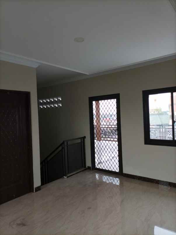 dijual rumah jl cipinang muara duren