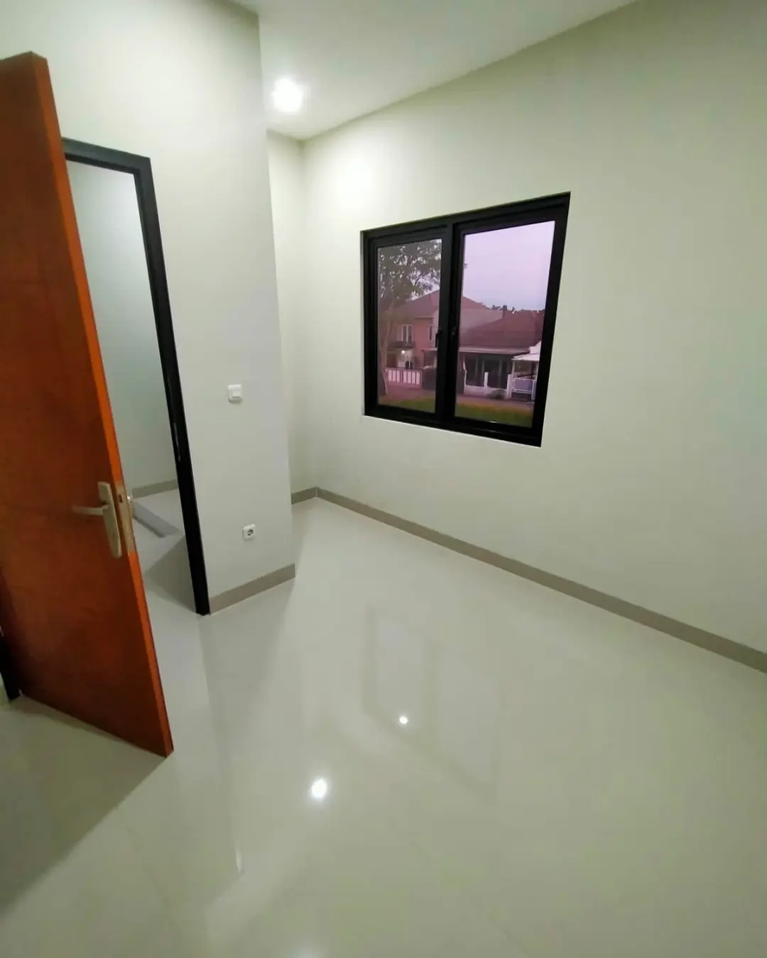 dijual rumah jl cisaranten kulon