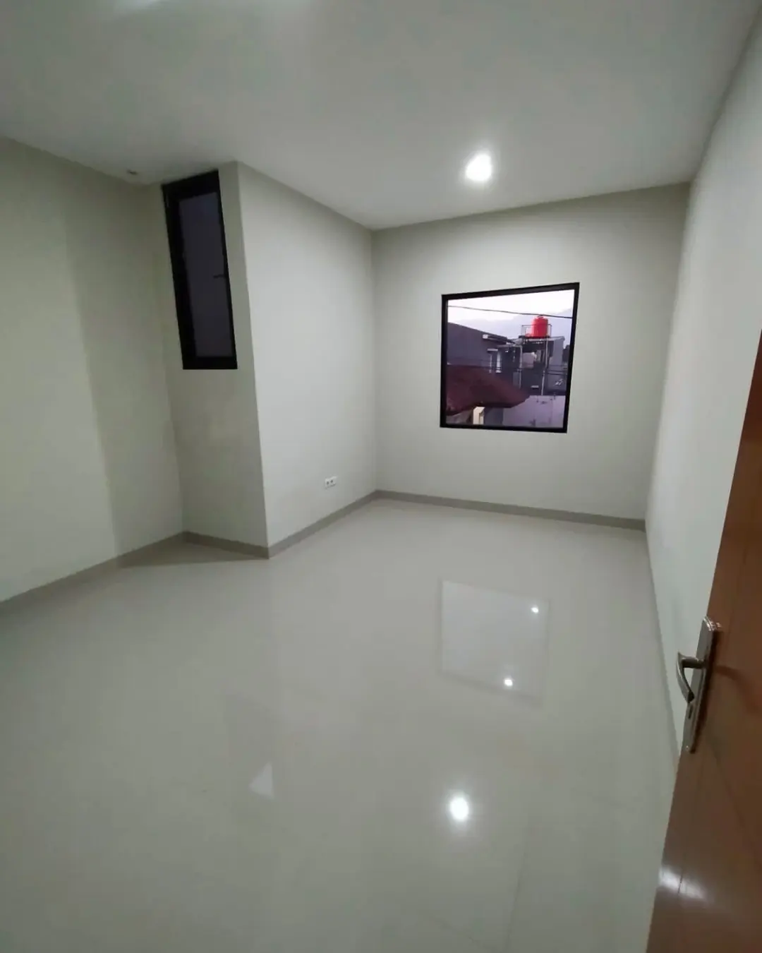 dijual rumah jl cisaranten kulon