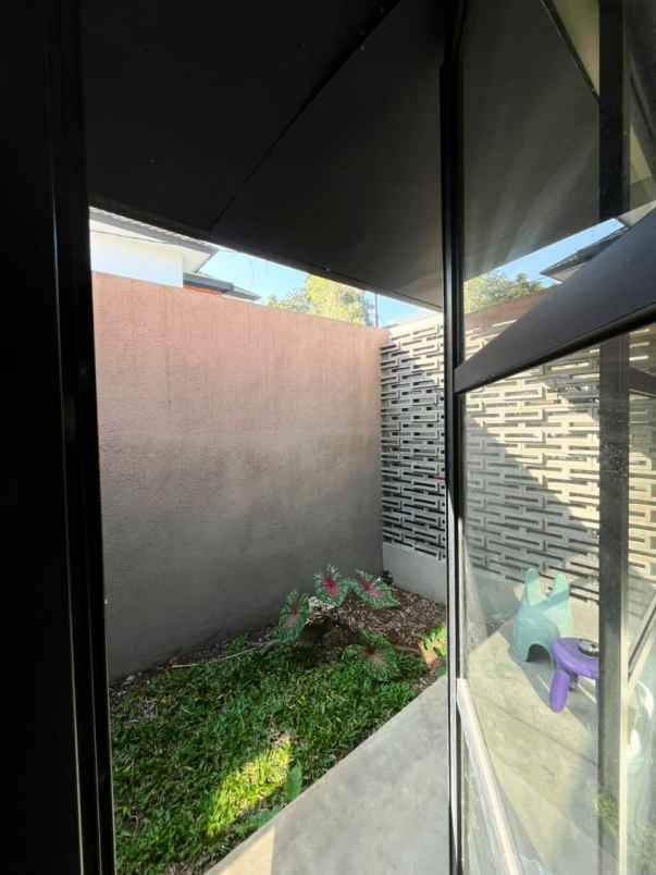 dijual rumah jl cisaranten wetan