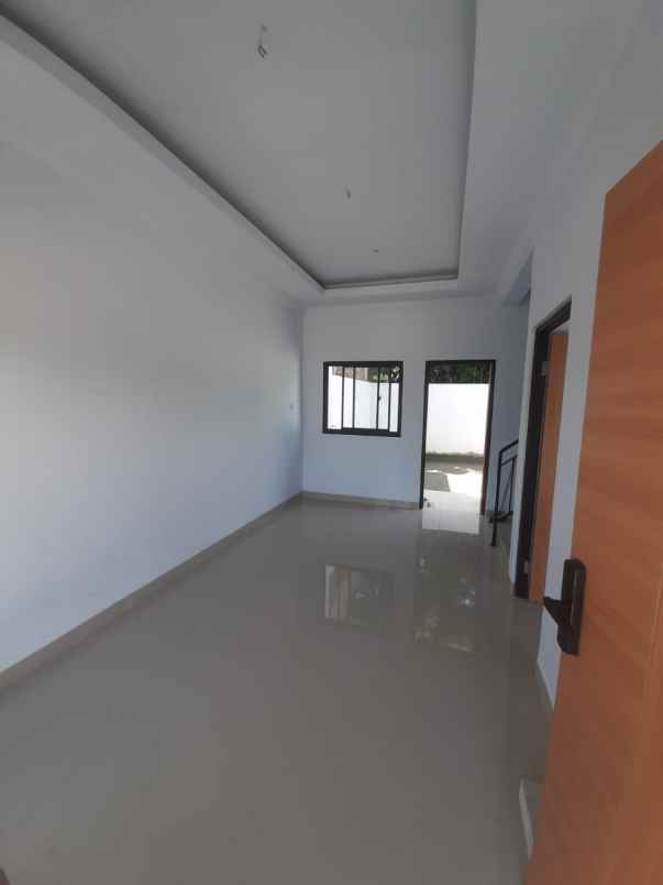 dijual rumah jl h tari taman rahayu