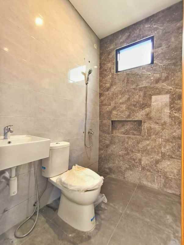 dijual rumah jl ikan rawamangun jakarta