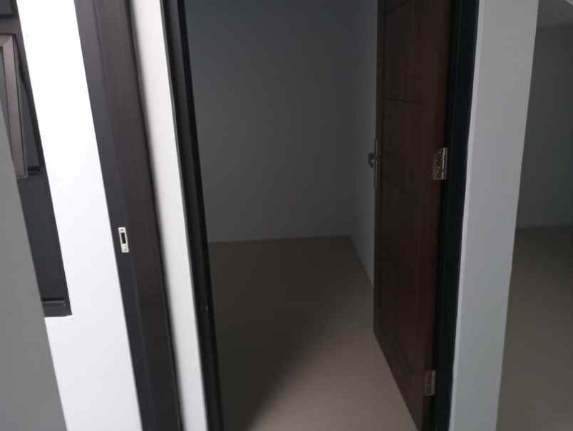 dijual rumah jl kalisari 3 cijantung