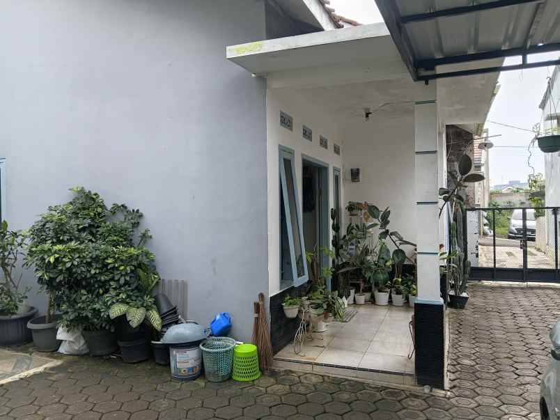 dijual rumah jl kamarung