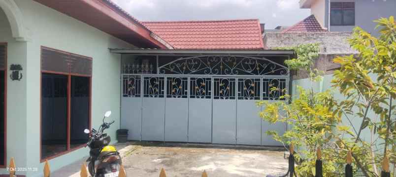 dijual rumah jl kelapa sawit