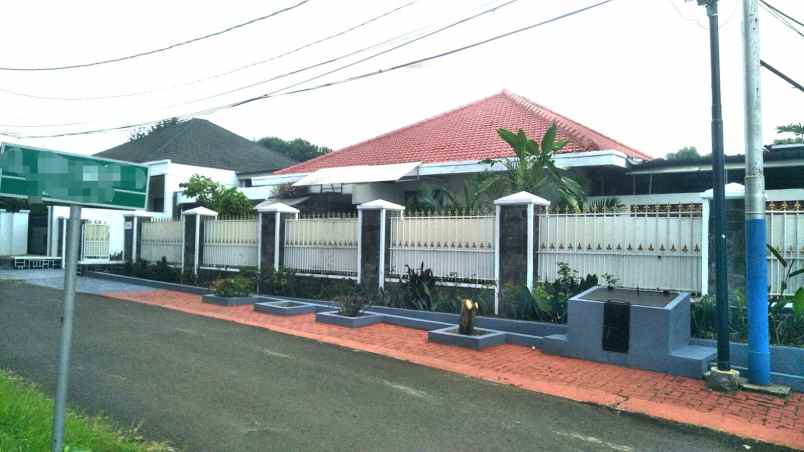 dijual rumah jl komplek auri