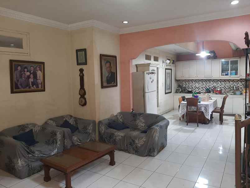 dijual rumah jl komplek bumi mas raya