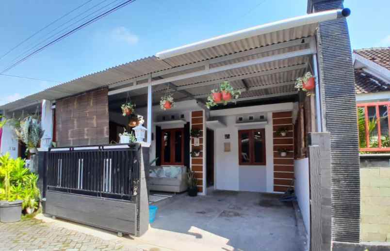 dijual rumah jl pleret