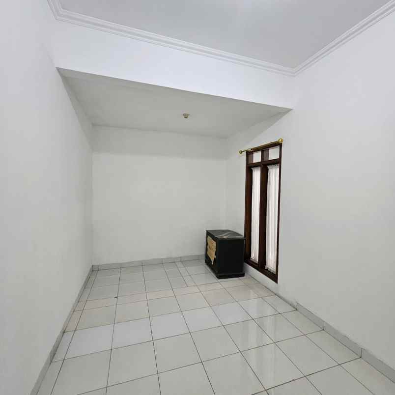 dijual rumah jl pondok kelapa duren